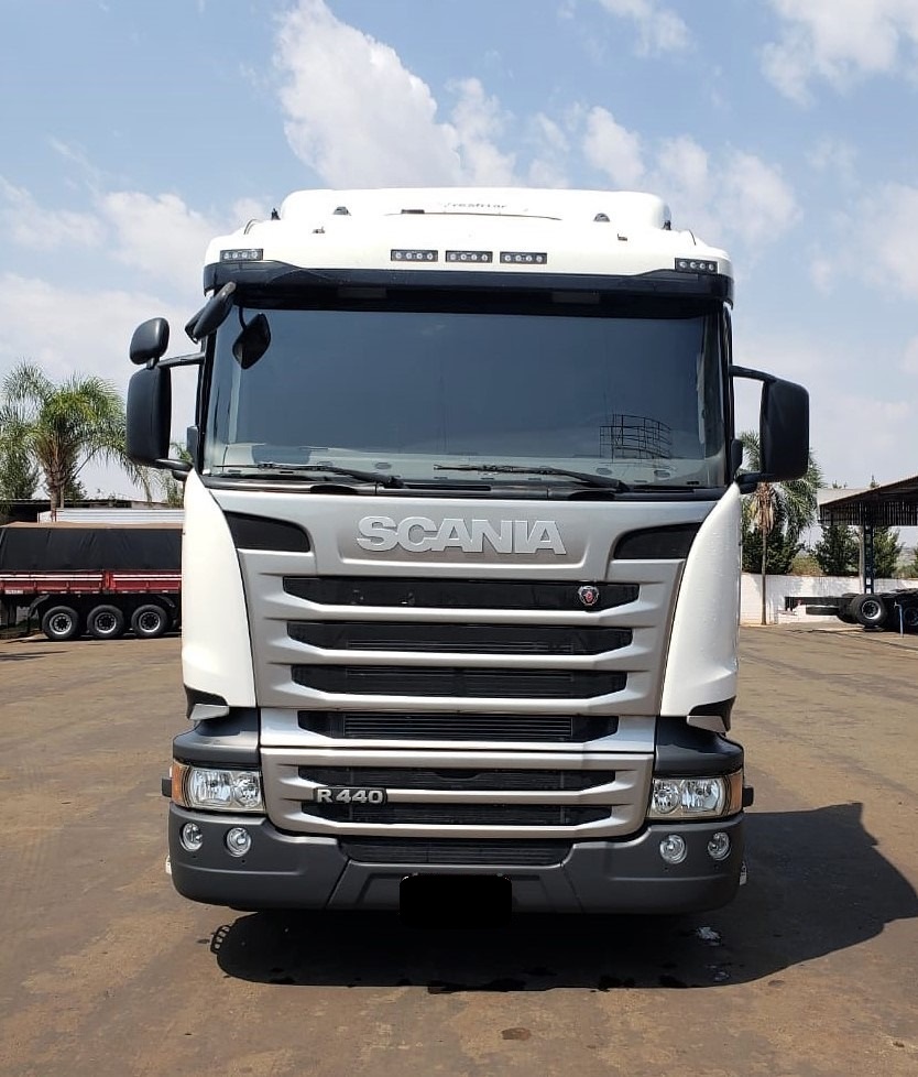 Caminhão Scania R440 6x2 Streamline 2015